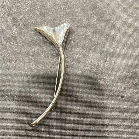Elegant Silver Floral Brooch
